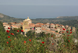 arrière-pays village de Cateri en Balagne, un balcon sur la mer